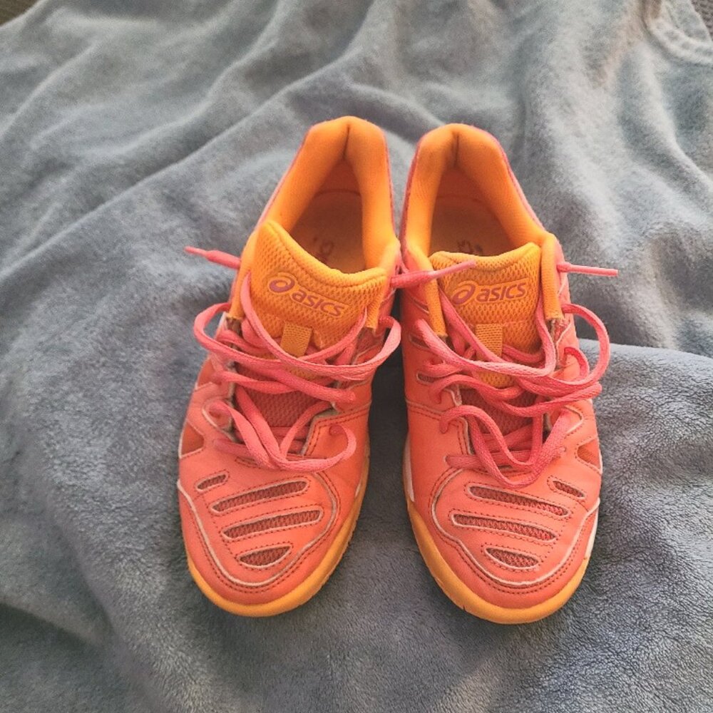 Kid's Asics Gel Game C502Y orange runners  Size 4